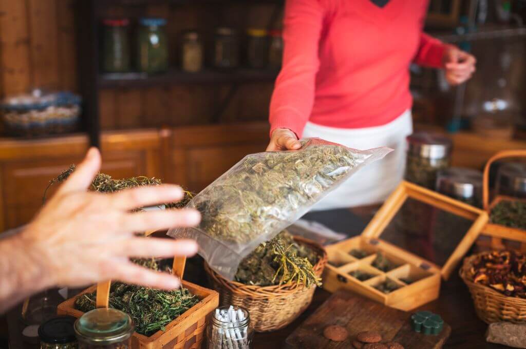 The Role of Dispensaries and Budtenders